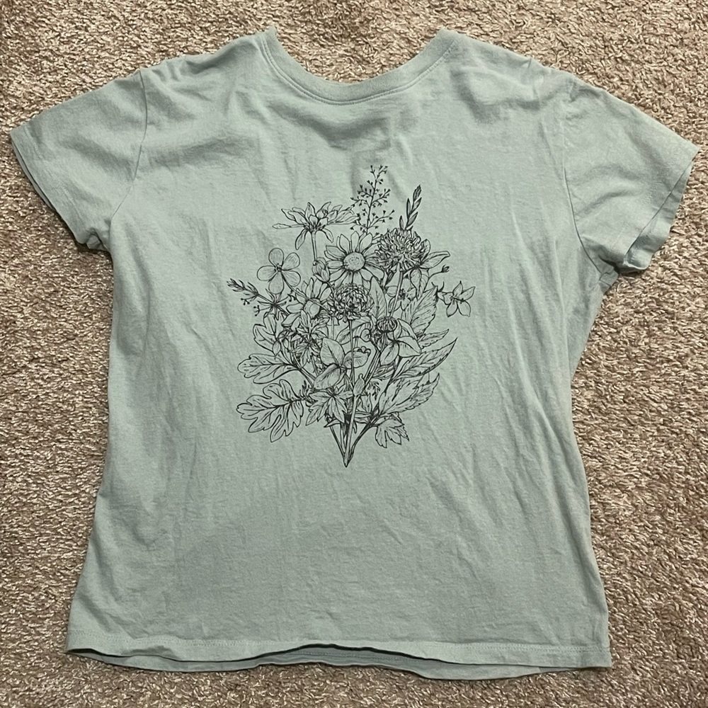 Light green flower t-shirt